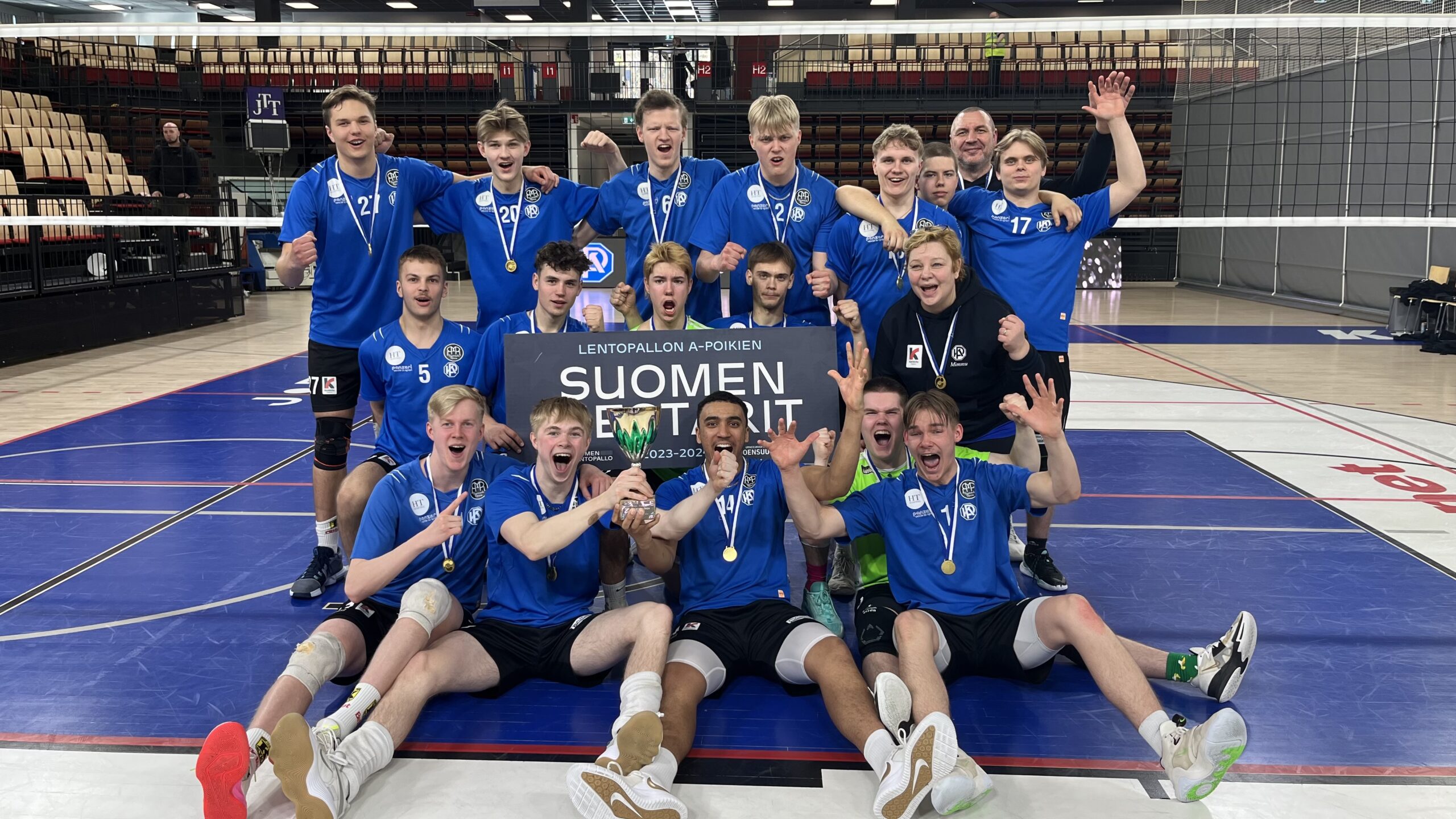 Joensuussa järjestettiin onnistunut A-poikien sm-lopputurnaus – Karkkilan pojat juhlivat suomenmestaruutta